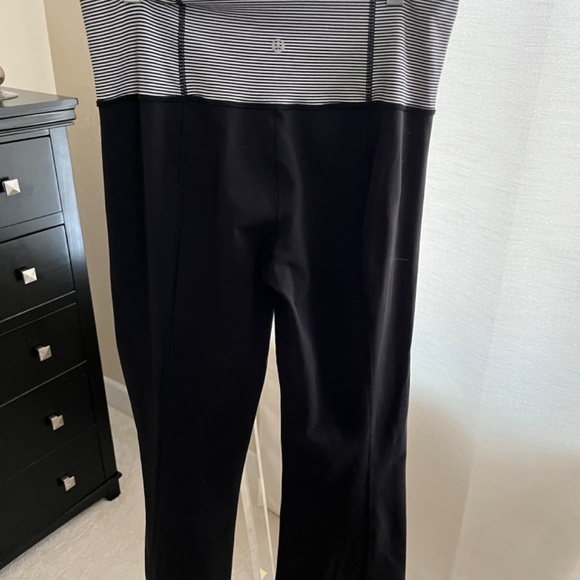 Lululemon Foldover Groove Pant 8 - Picture 2 of 2